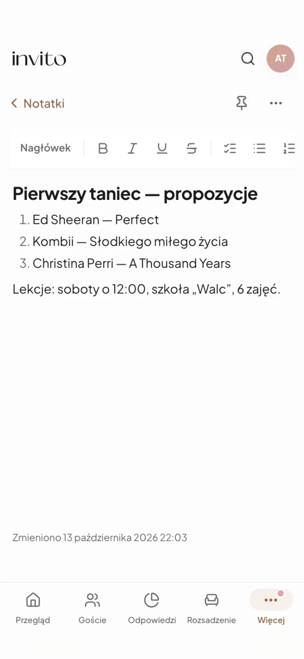 Notatka z propozycjami pierwszego tańca otwarta na telefonie, z listą numerowaną i paskiem formatowania