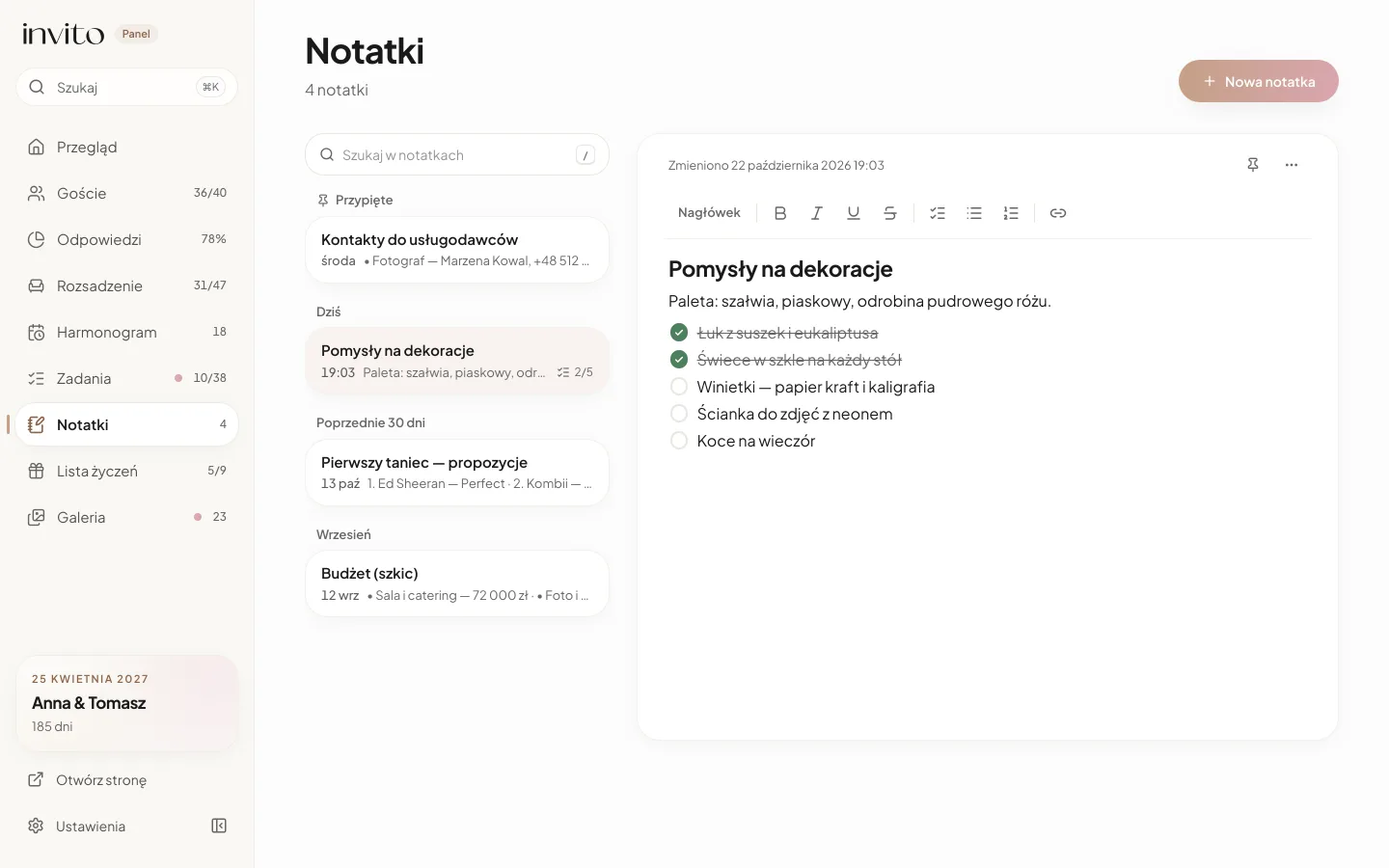 Sekcja „Notatki” na komputerze: przypięta notatka „Kontakty do usługodawców” i otwarta notatka „Pomysły na dekoracje” z listą kontrolną
