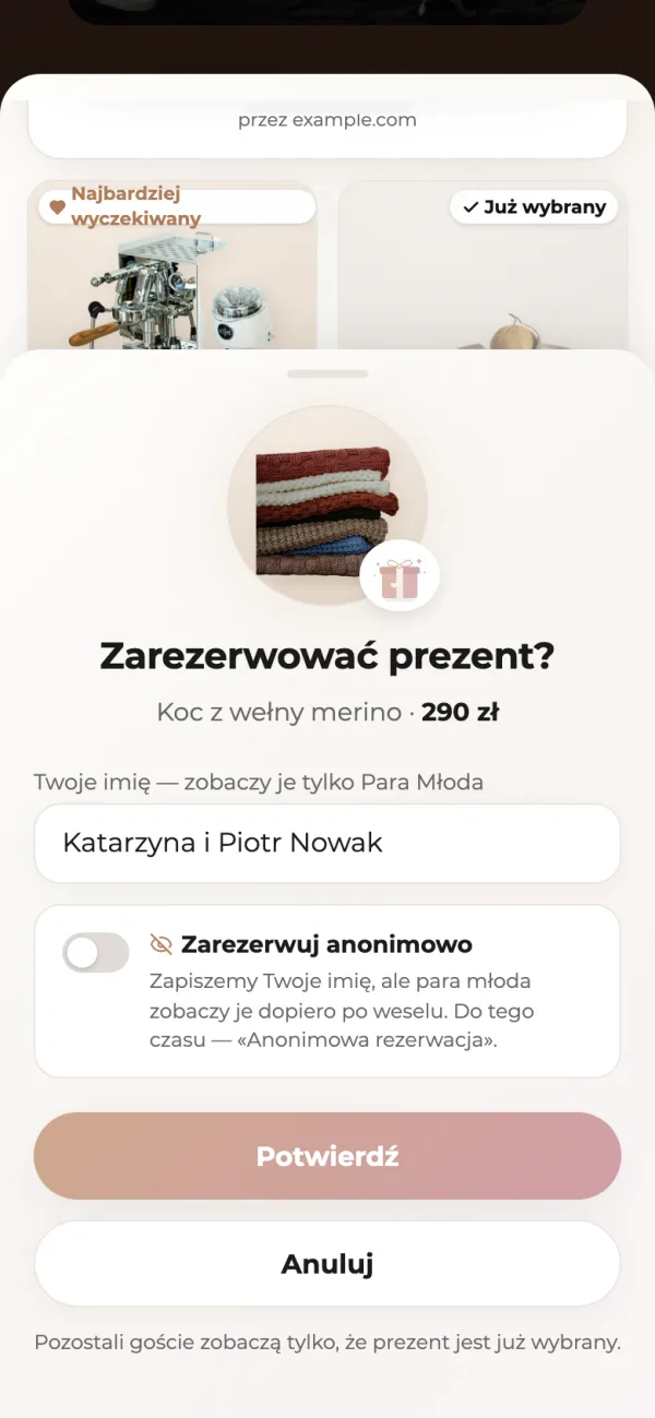 Okno „Zarezerwować prezent?” w telefonie gościa: koc z ceną, uzupełnione pole z imieniem, przełącznik „Zarezerwuj anonimowo” oraz przyciski „Potwierdź” i „Anuluj”